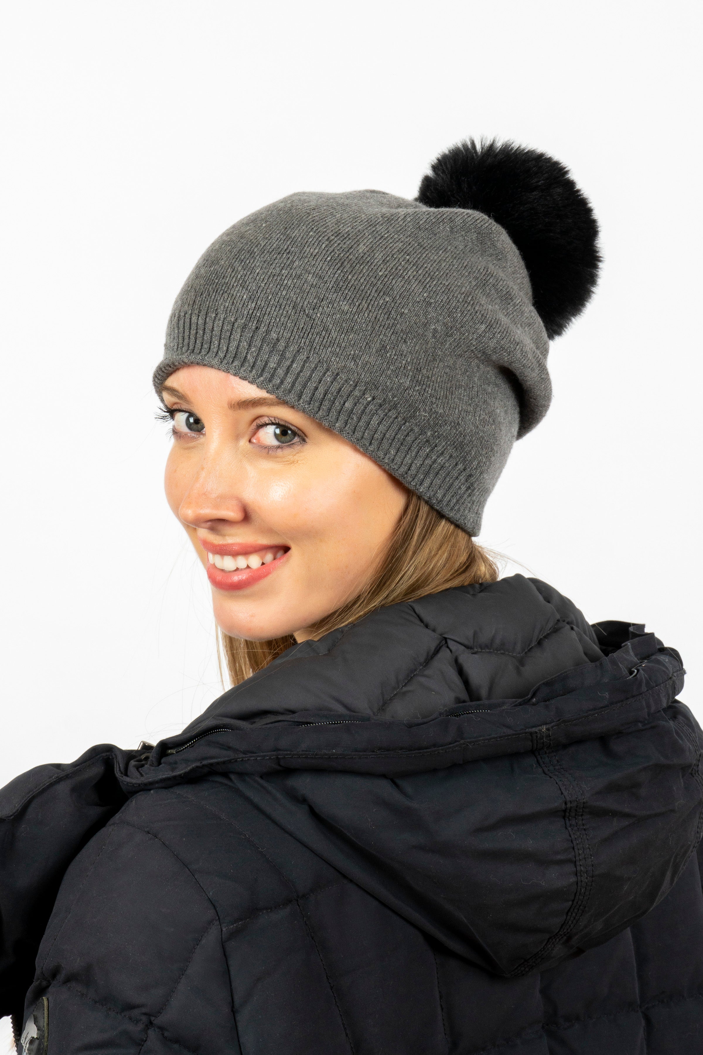 brooklyn beanie charcoal/black faux fur pom